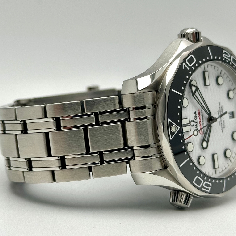 Omega Seamaster White Professional 300M Diver Co-Axial Master Chronometer